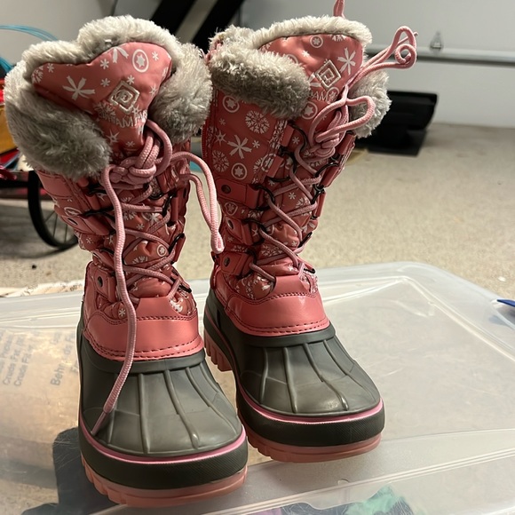 Snow boots - Picture 1 of 5